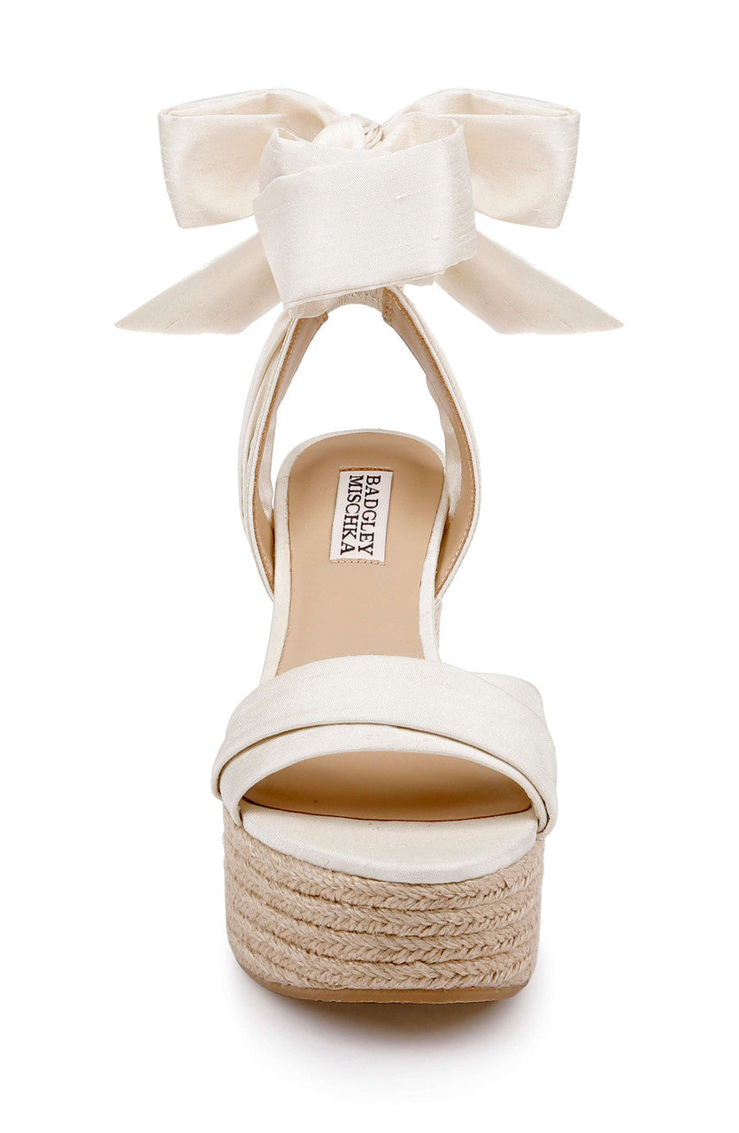badgley-mischka-ximora-keilsandalette-creme-satin image 4