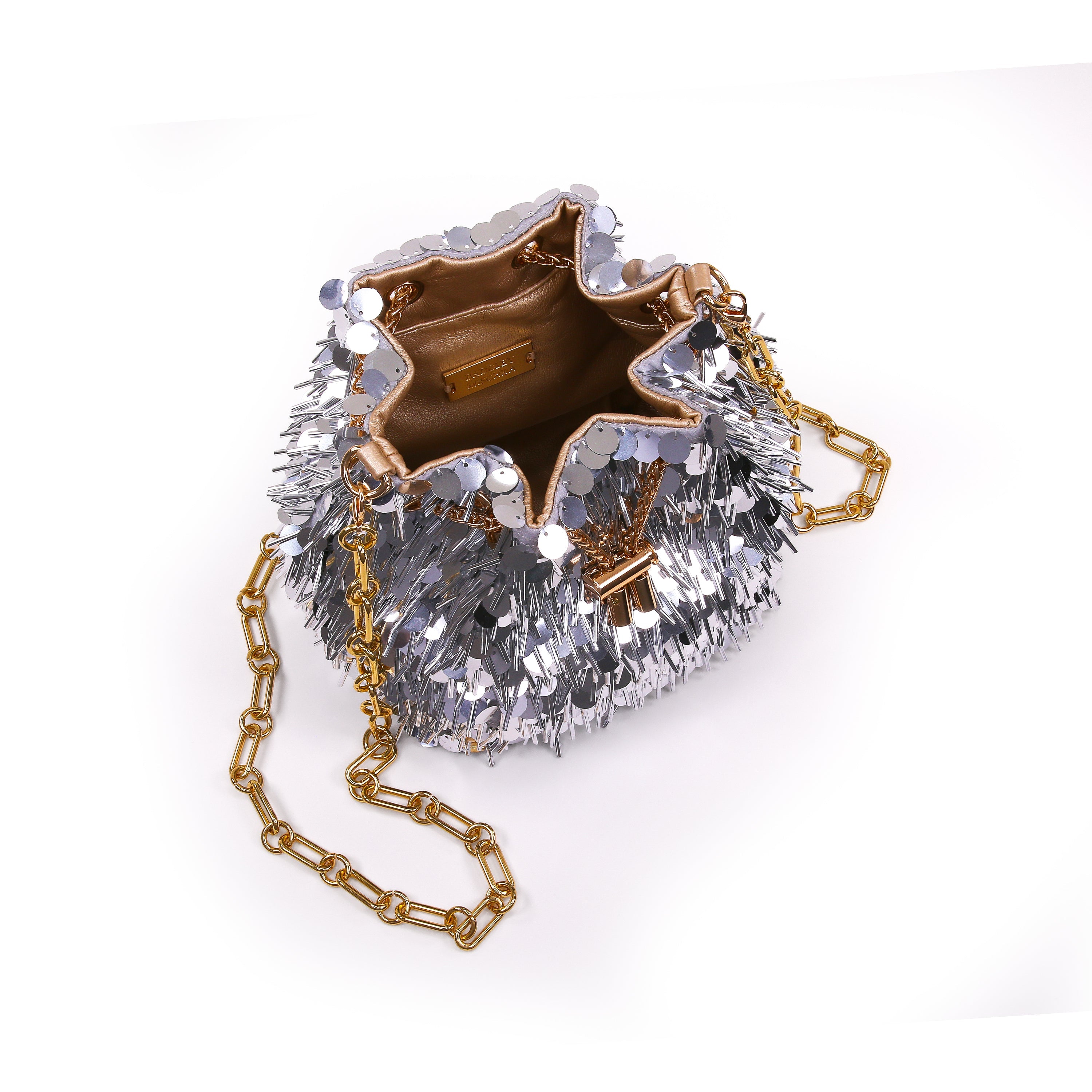 badgley-mischka-piper-bucket-bag-silber-gold-pailletten image 4