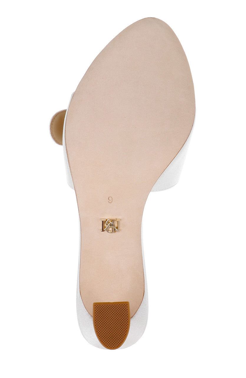 badgley-mischka-odetta-slide-sandalen-wei-brosche image 6