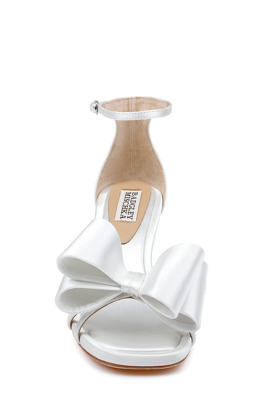 badgley-mischka-alysha-mp7512-kitten-heels-pumps-wei-satin image 4