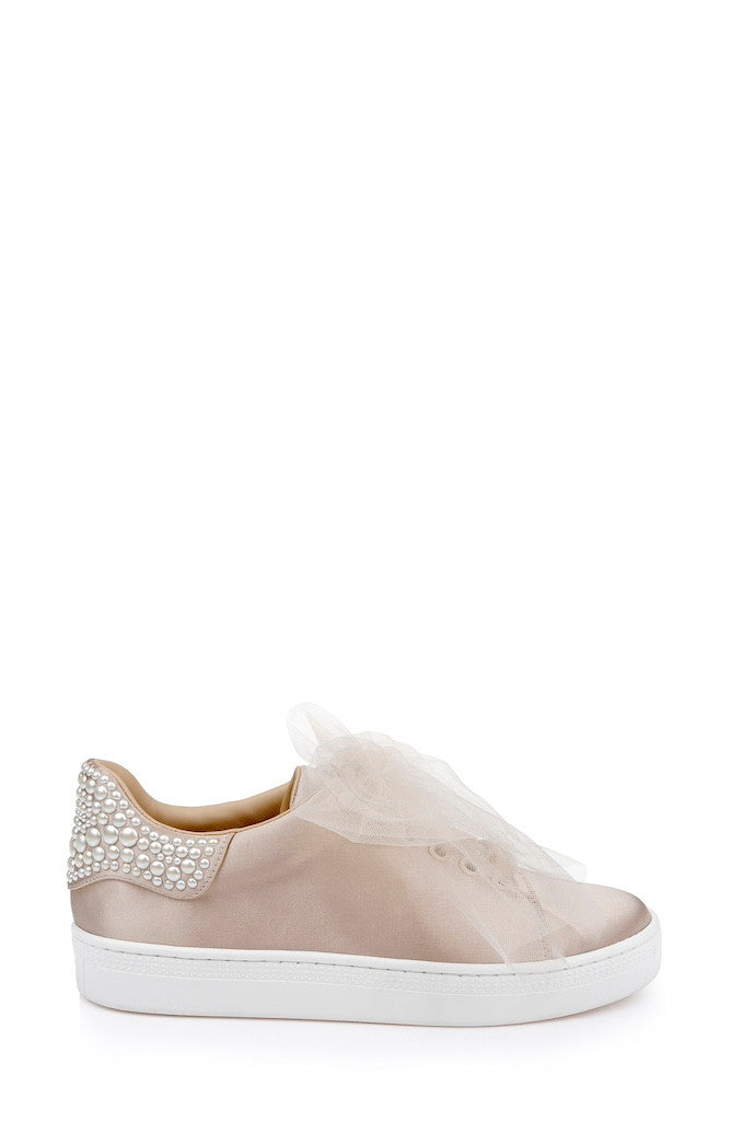 badgley-mischka-gem-satin-sneaker-wei-perlen image 2