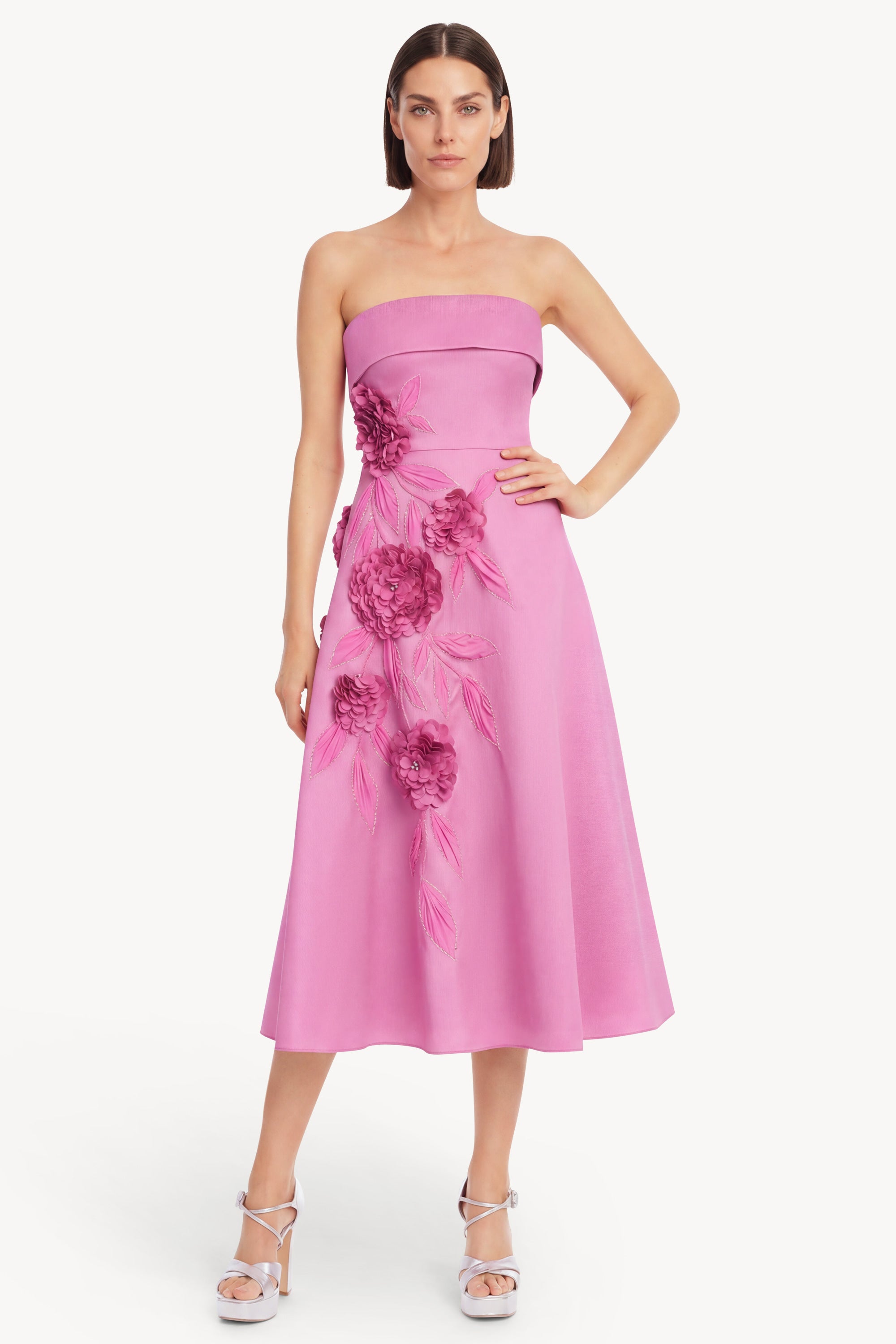 badgley-mischka-midi-kleid-rose-strapless-mit-3d-blumen image 1