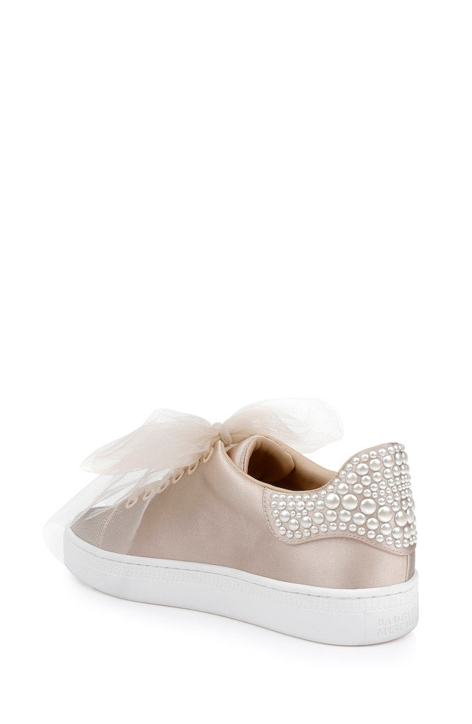 badgley-mischka-gem-satin-sneaker-wei-perlen image 3