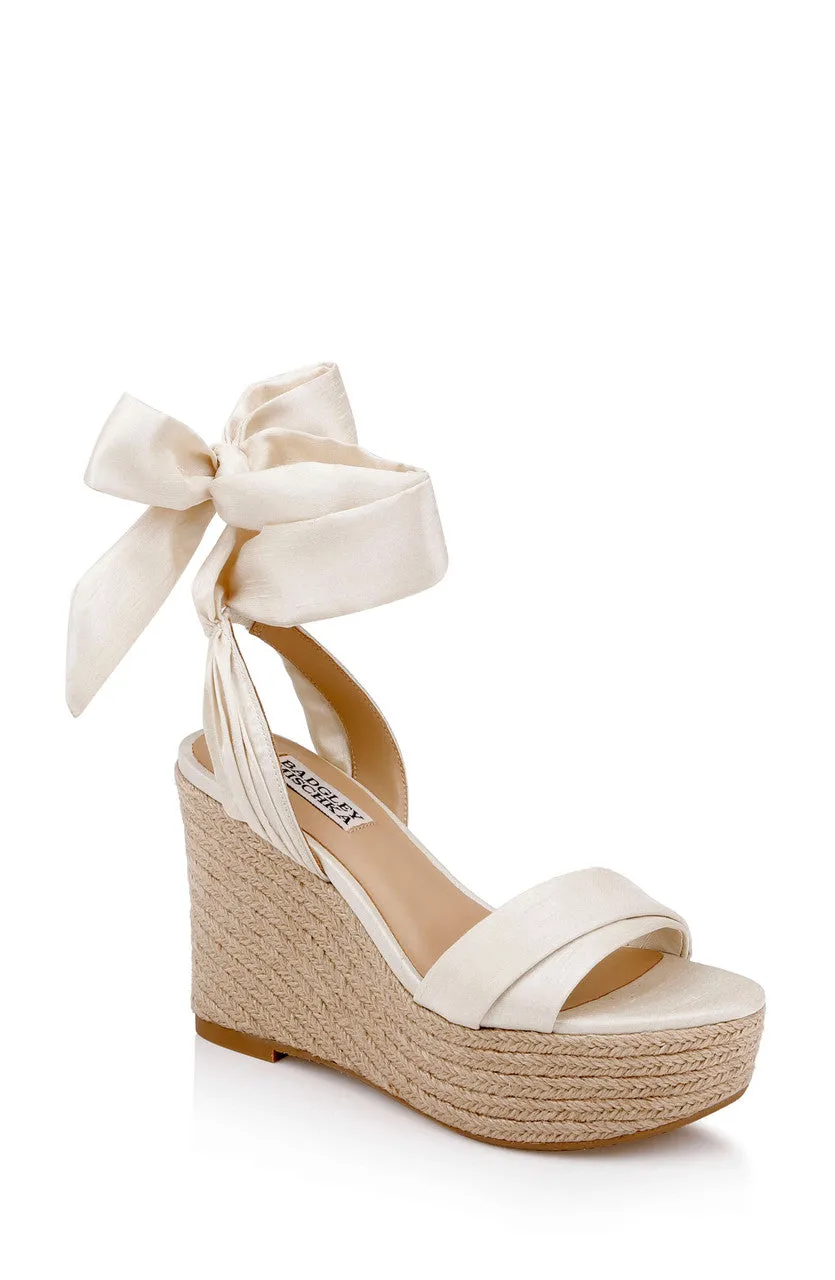 badgley-mischka-ximora-keilsandalette-creme-satin image 1