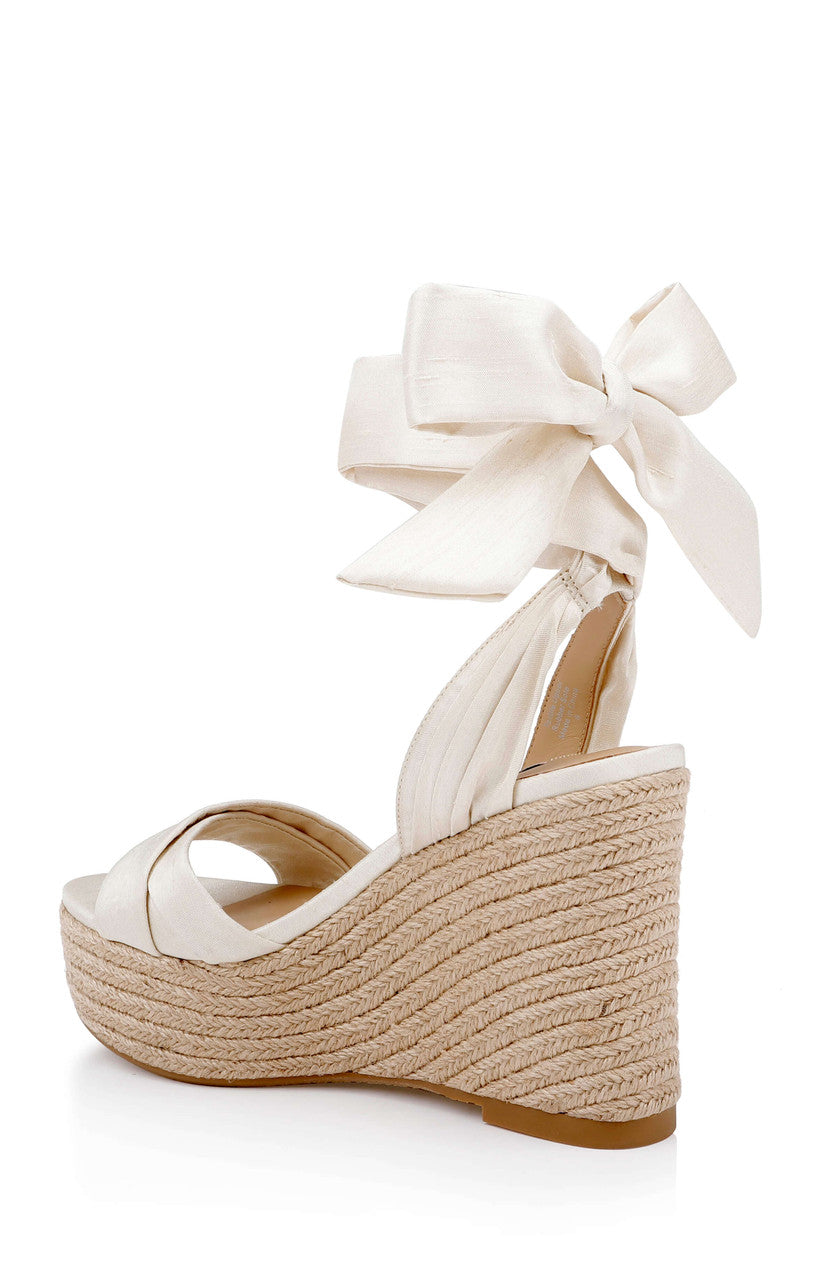 badgley-mischka-ximora-keilsandalette-creme-satin image 3