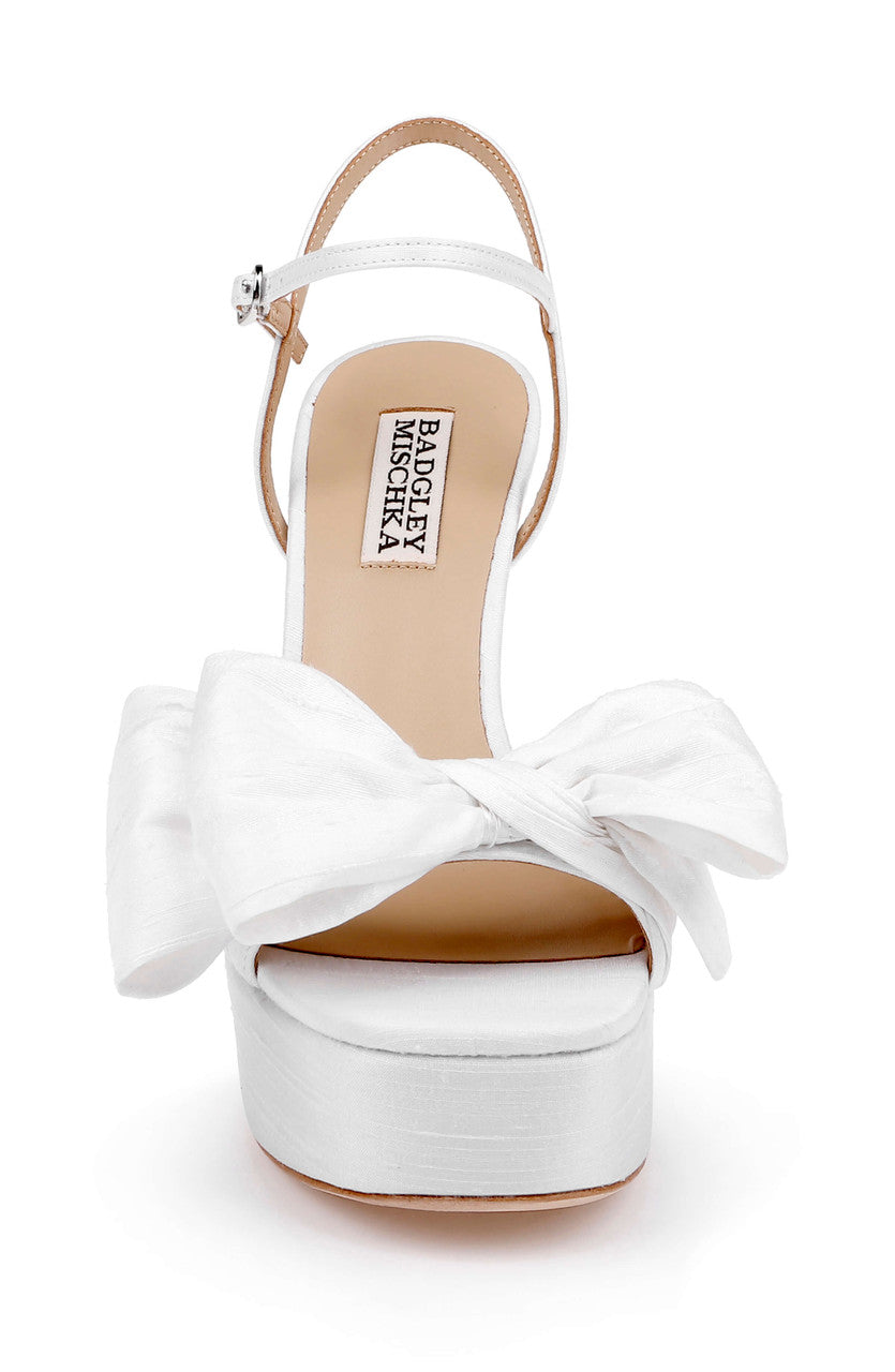 badgley-mischka-oliva-mp8017-plateausandale-white-silk-schleife image 4
