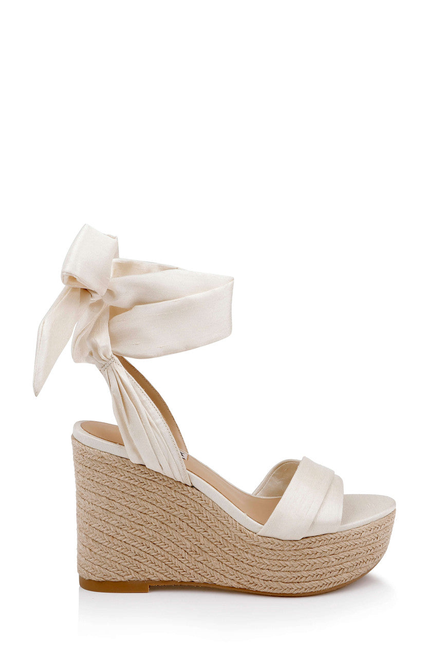 badgley-mischka-ximora-keilsandalette-creme-satin image 2
