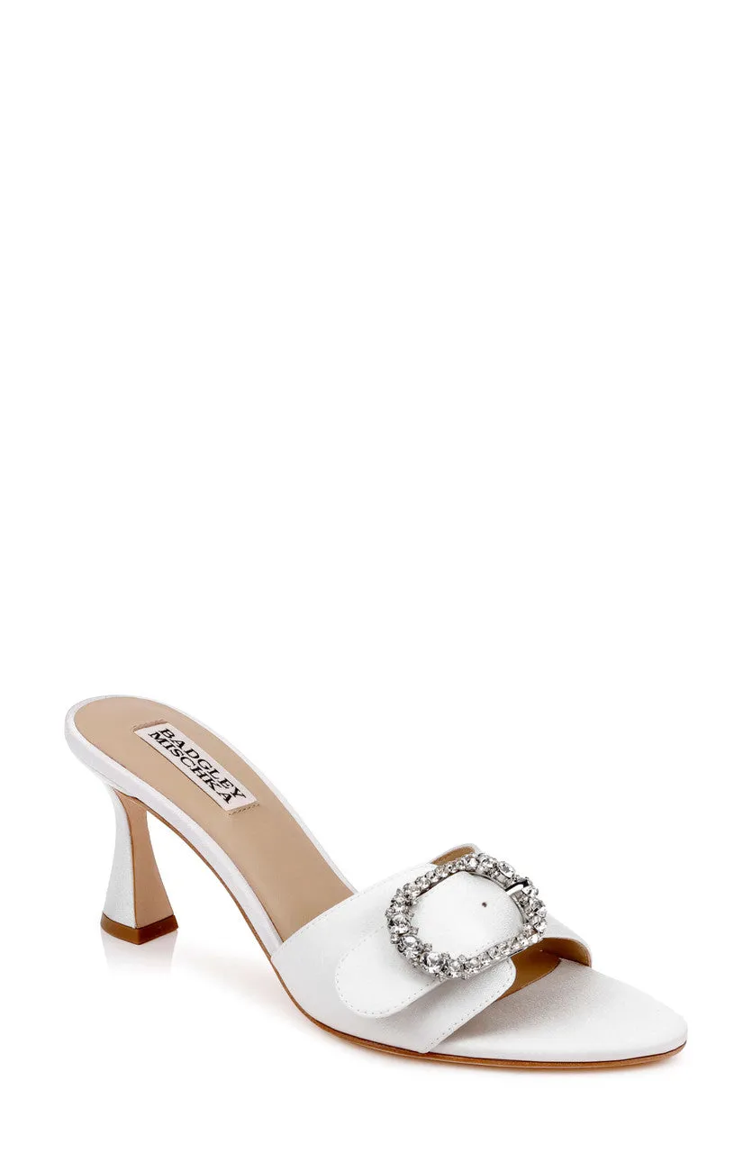 badgley-mischka-odetta-slide-sandalen-wei-brosche image 1