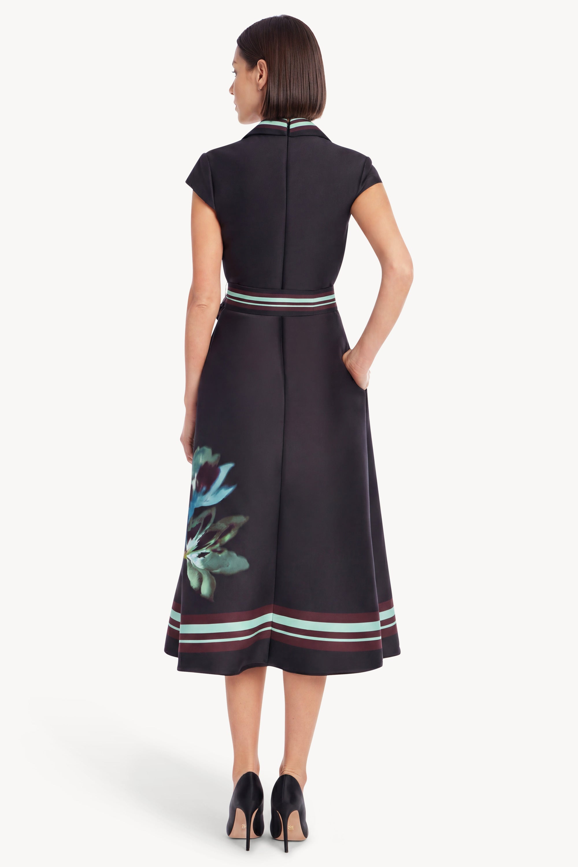 badgley-mischka-wickel-midikleid-schwarz-multi-blumen image 3