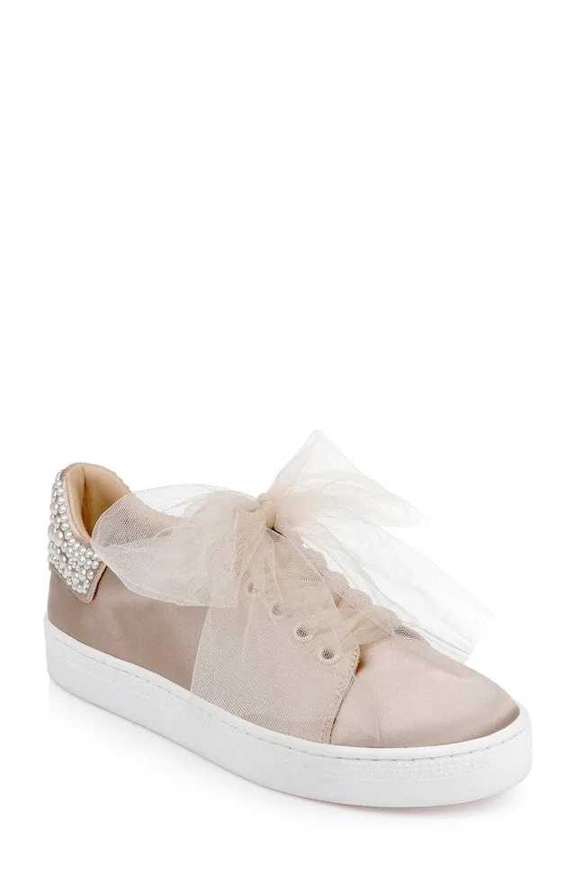 badgley-mischka-gem-satin-sneaker-wei-perlen image 1
