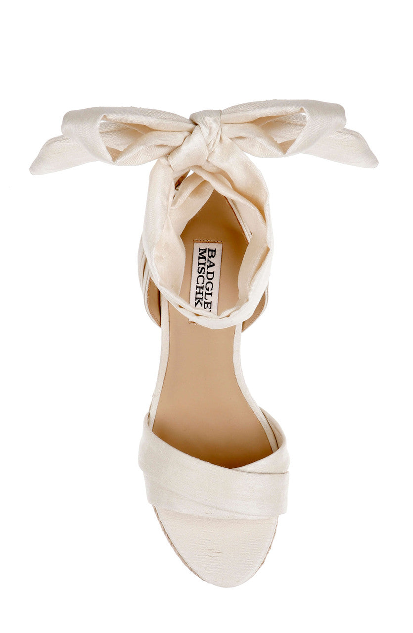 badgley-mischka-ximora-keilsandalette-creme-satin image 5