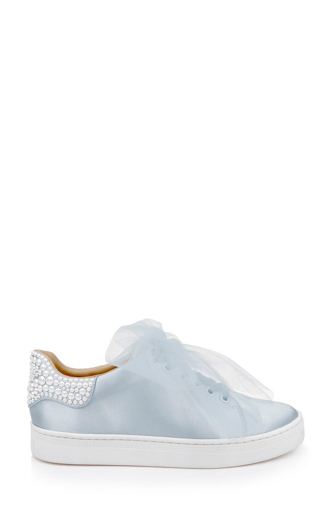 badgley-mischka-gem-satin-sneaker-wei-perlen image 7