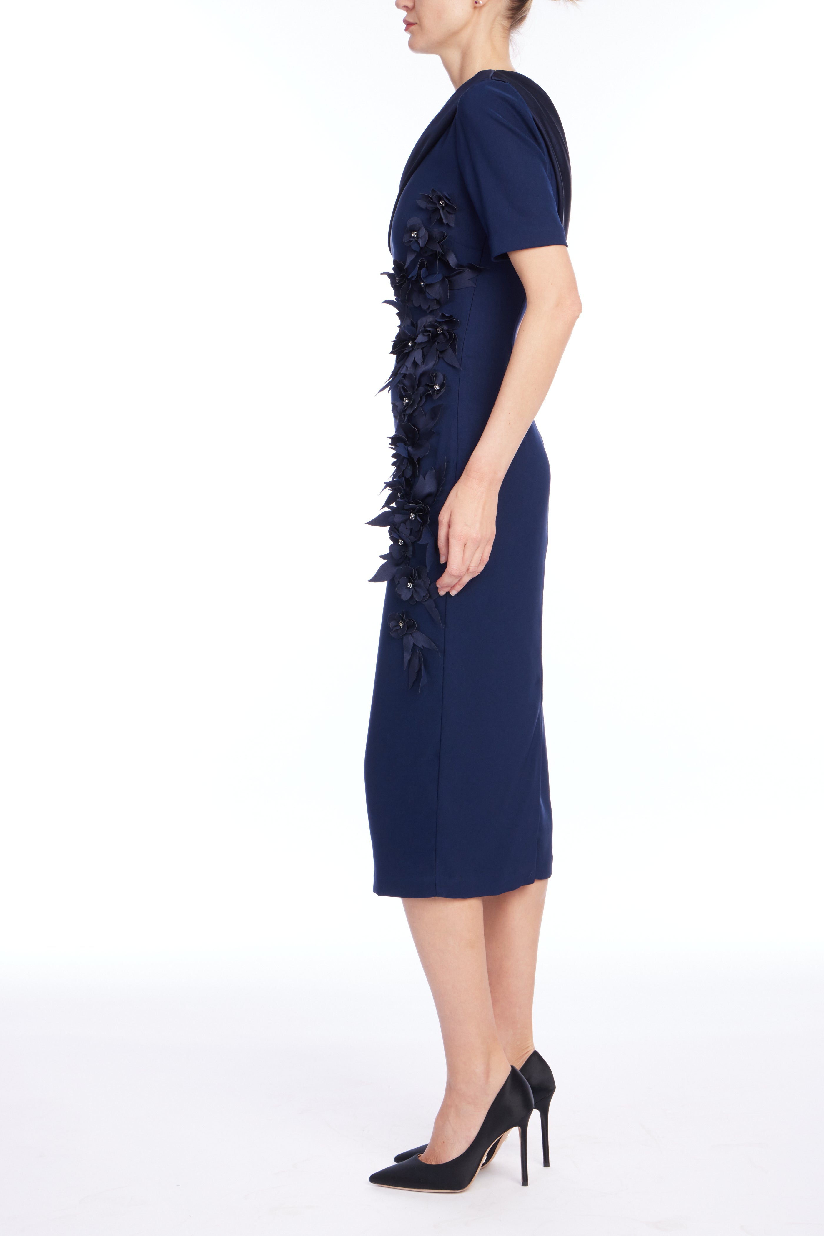 badgley-mischka-one-shoulder-cocktailkleid-navy-blumen image 2