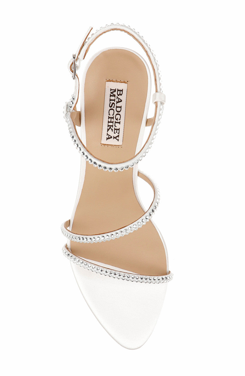 badgley-mischka-juliana-cross-strap-sandalen-wei-satin image 5