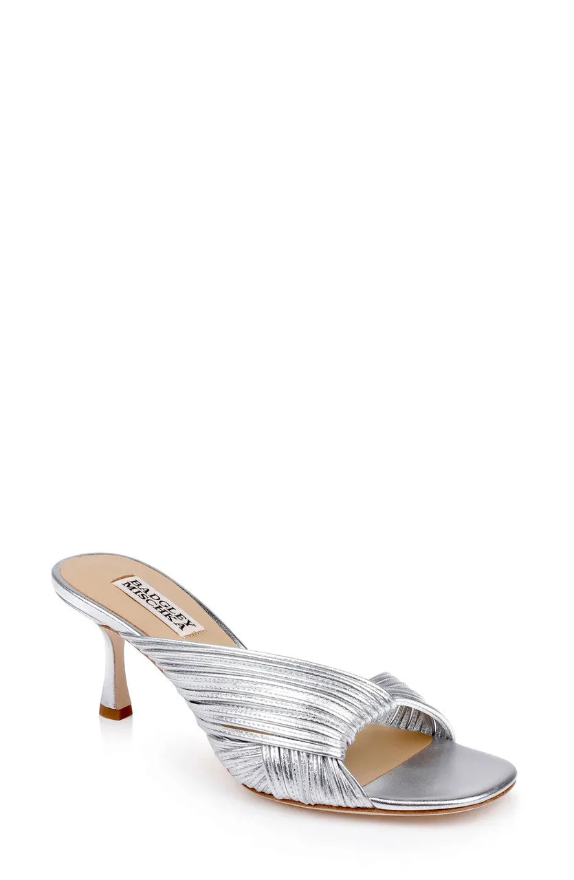 badgley-mischka-winta-slide-sandalen-silber-metallic-leder image 1
