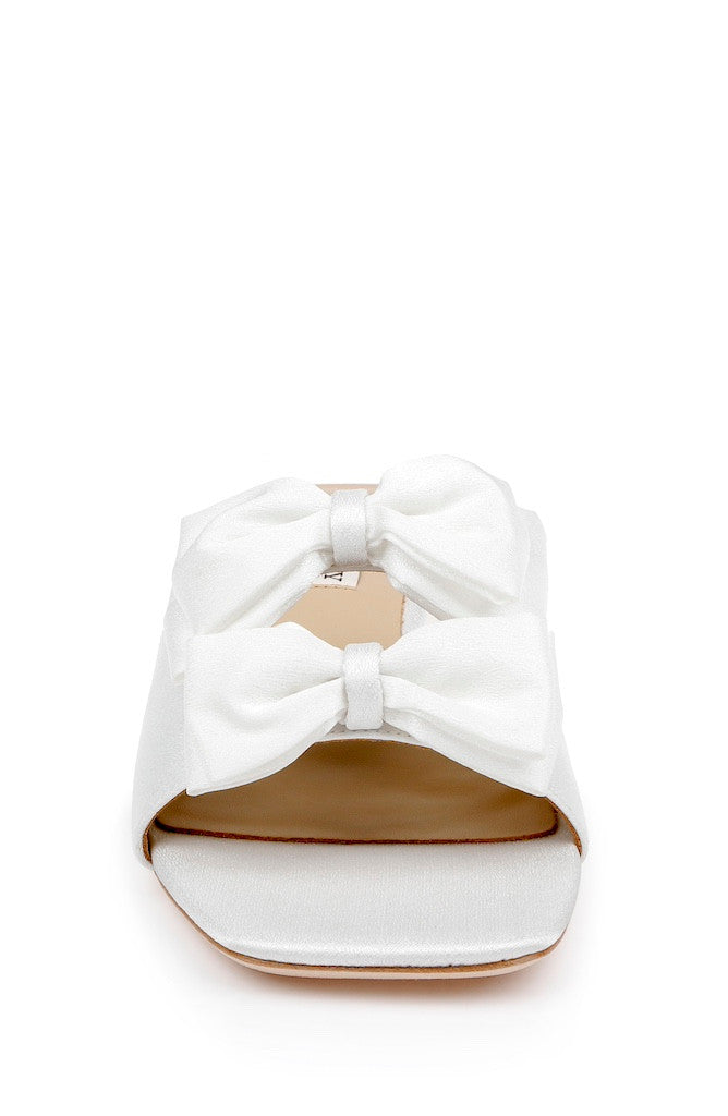 badgley-mischka-giorgia-mules-white-crepe-25-mm-blockabsatz image 4