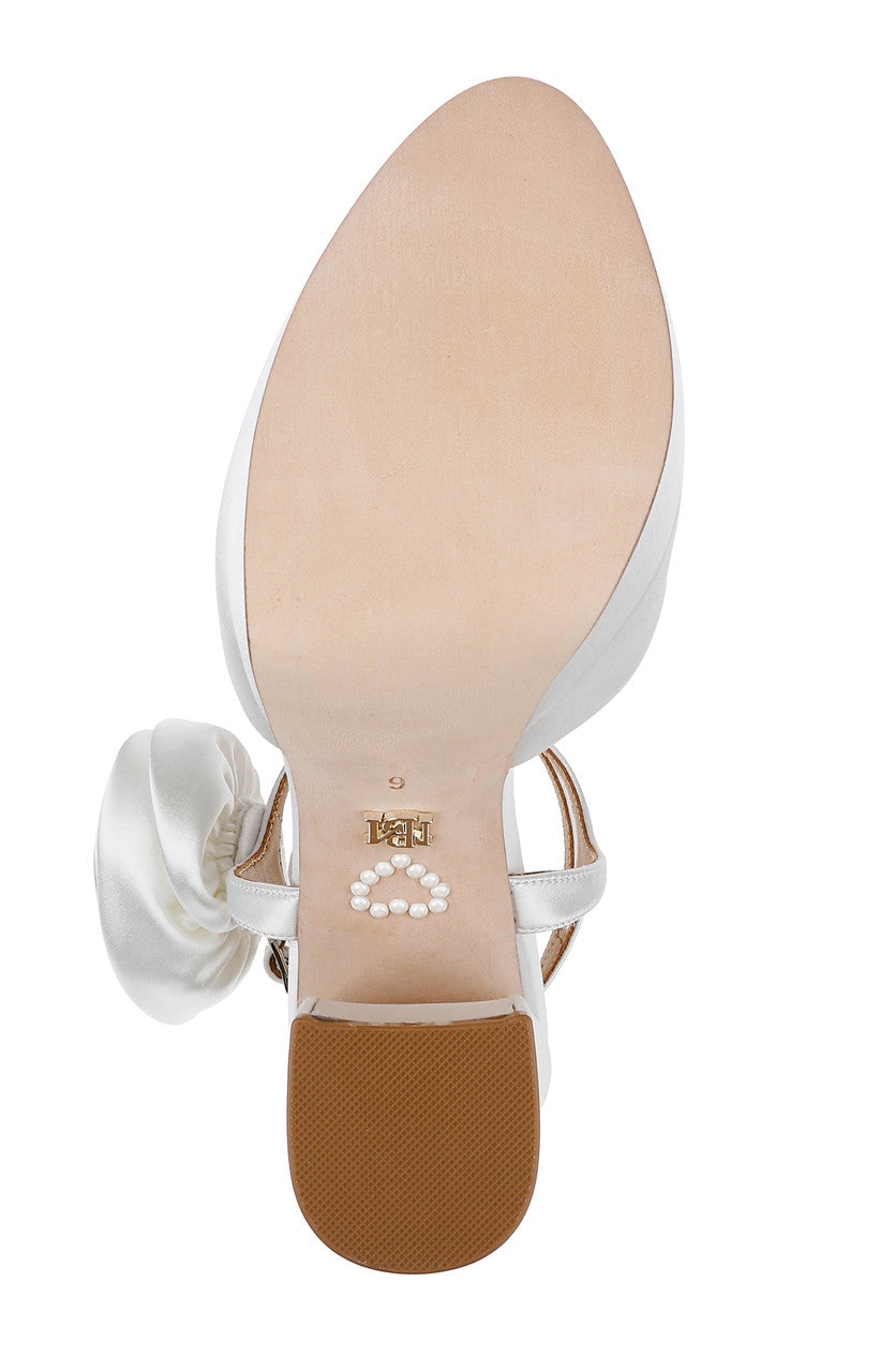 badgley-mischka-janessa-pumps-wei-satin-plateau image 6
