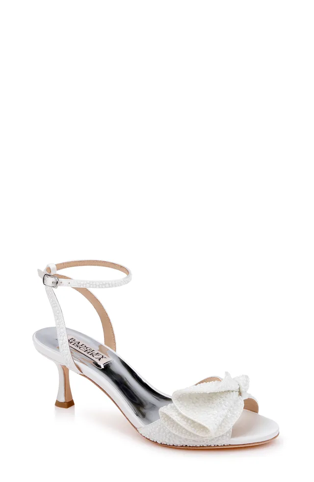 badgley-mischka-remi-mp5914-pumps-wei-satin-kittenabsatz image 1